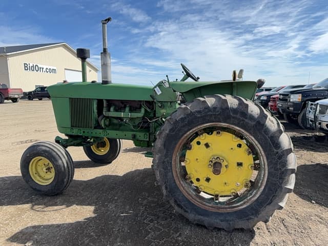 Image of John Deere 4020 equipment image 2