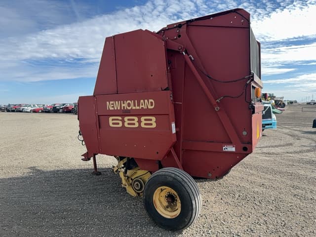 Image of New Holland 688 equipment image 1