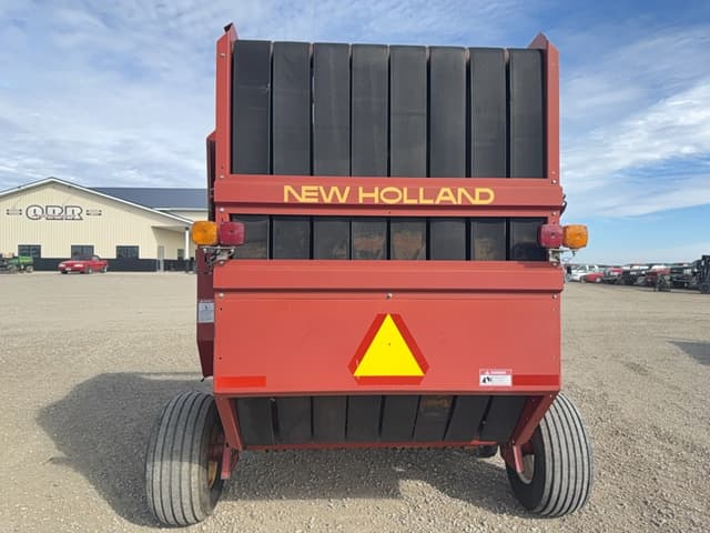 Image of New Holland 688 equipment image 2