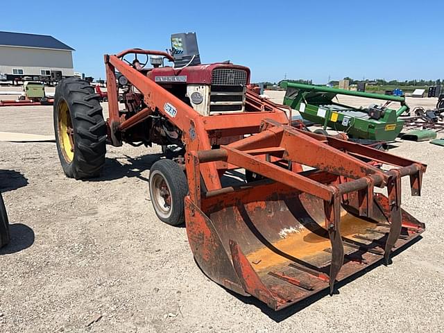 Image of International Harvester 560 equipment image 4