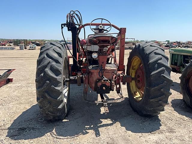 Image of International Harvester 560 equipment image 2