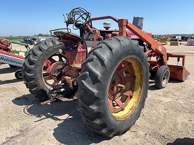 Image of International Harvester 560 equipment image 3