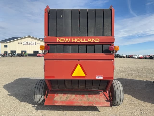 Image of New Holland 688 equipment image 2