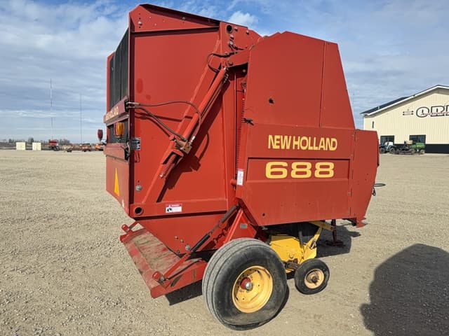 Image of New Holland 688 equipment image 1