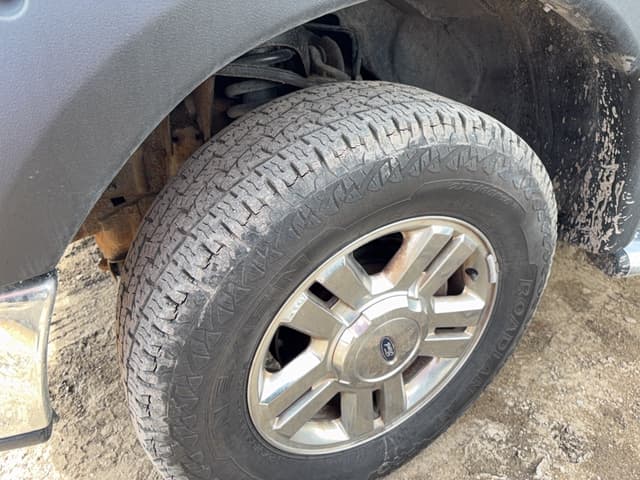 Image of Ford F-150 equipment image 2