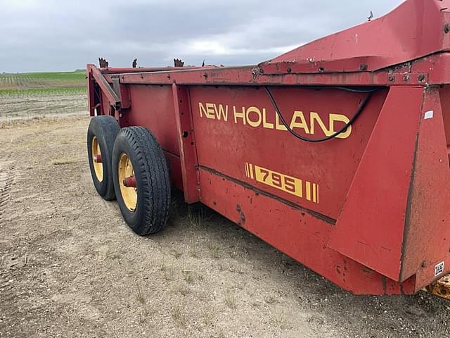 Image of New Holland 795 equipment image 3