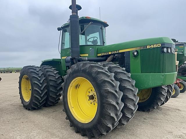 Image of John Deere 8450 equipment image 1