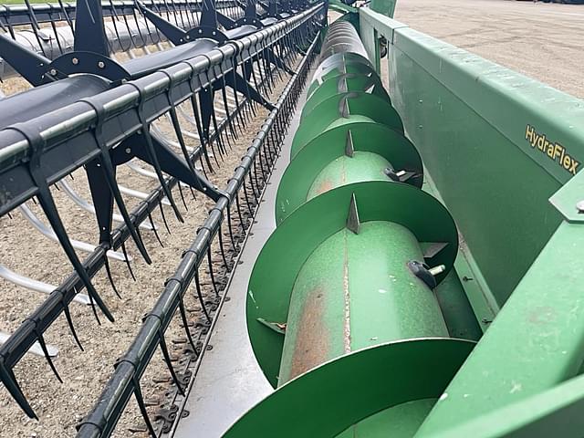 Image of John Deere 635F equipment image 4