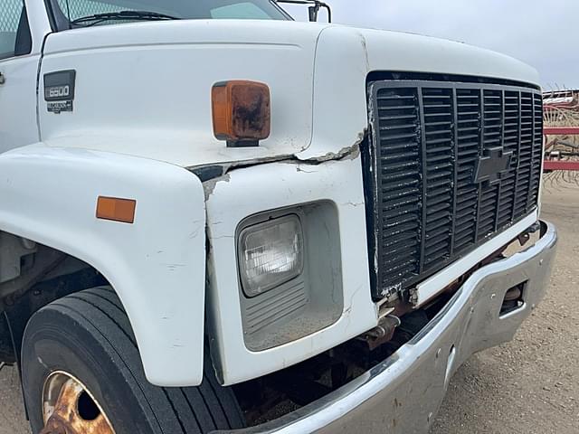 Image of Chevrolet 6500 equipment image 3