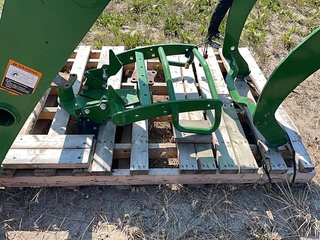 Image of John Deere 440R equipment image 4
