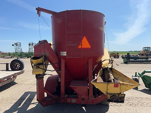 Image of New Holland 355 equipment image 2