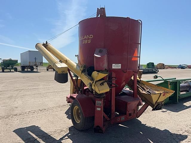 Image of New Holland 355 equipment image 3