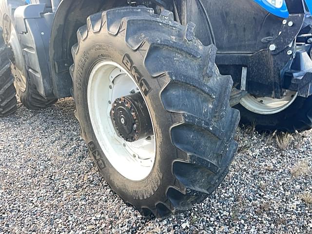 Image of New Holland T8.300 equipment image 4