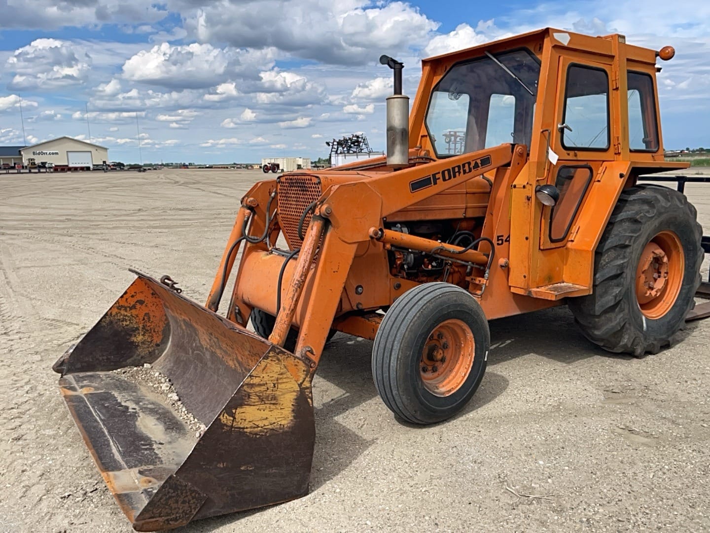 Ford 545 Equipment Image0