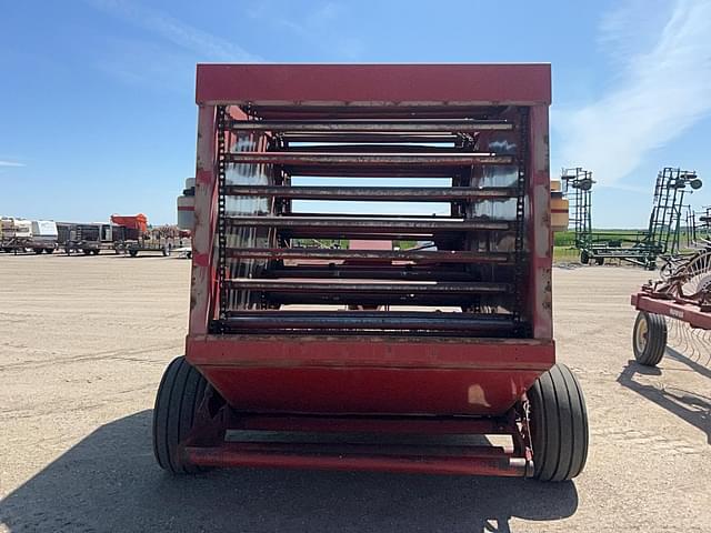 Image of New Holland 855 equipment image 2