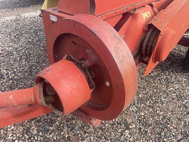 Image of New Holland 273 equipment image 3