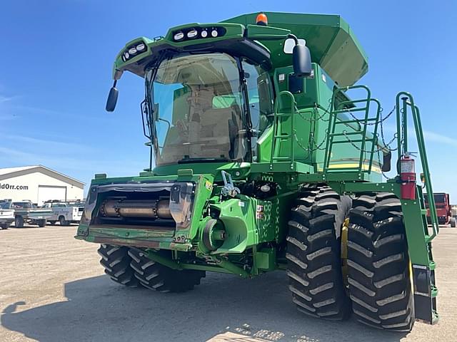 Image of John Deere S680 equipment image 1