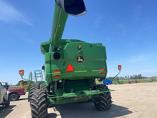 Image of John Deere S680 equipment image 3