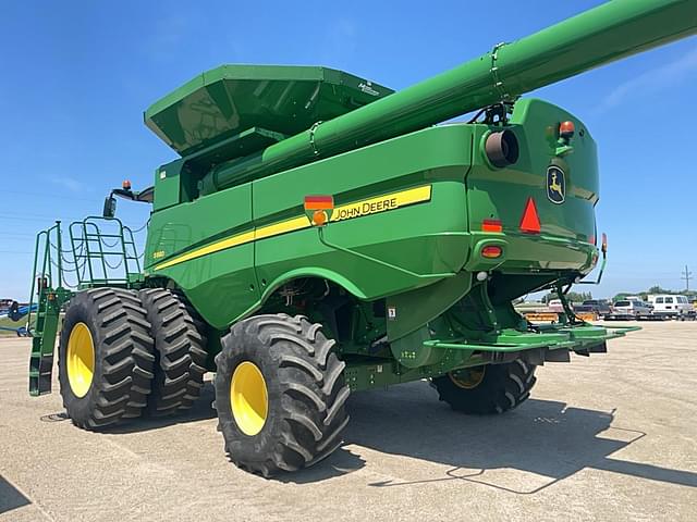 Image of John Deere S680 equipment image 2