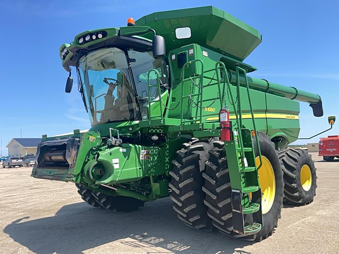 Image of John Deere S680 Primary image