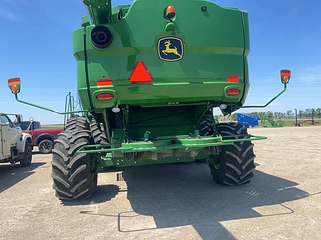 Image of John Deere S680 equipment image 4