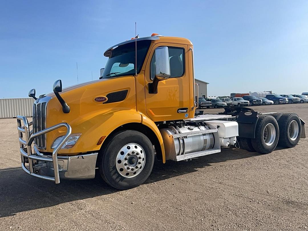 Image of Peterbilt 579 Primary image