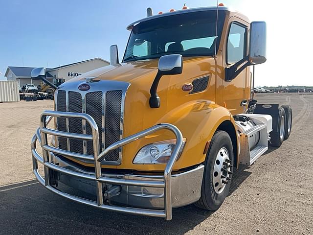 Image of Peterbilt 579 equipment image 3