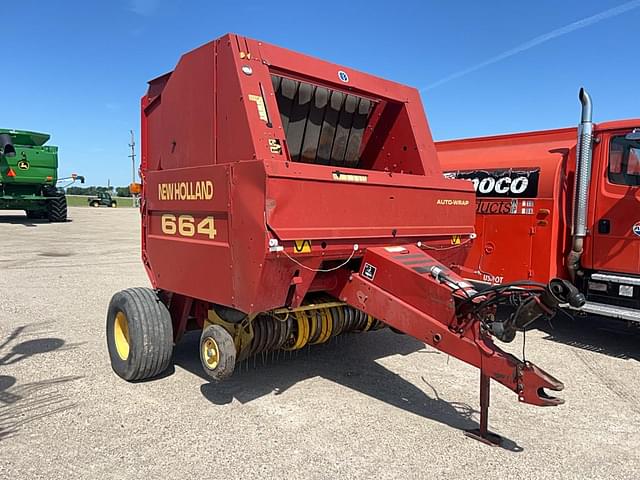 Image of New Holland 664 equipment image 4