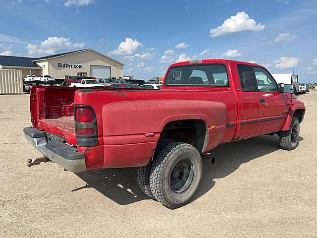 Image of Dodge Ram 3500 equipment image 3