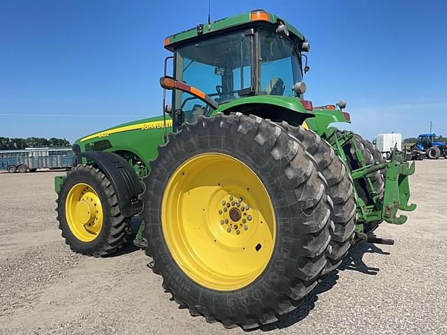 Image of John Deere 8420 equipment image 1