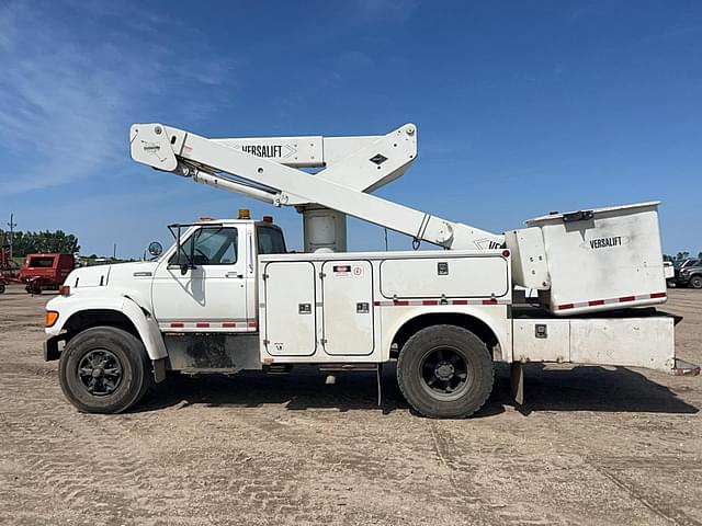 Image of Ford F-800 equipment image 1