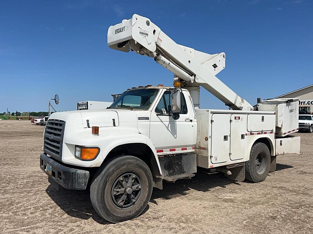 Image of Ford F-800 Primary image