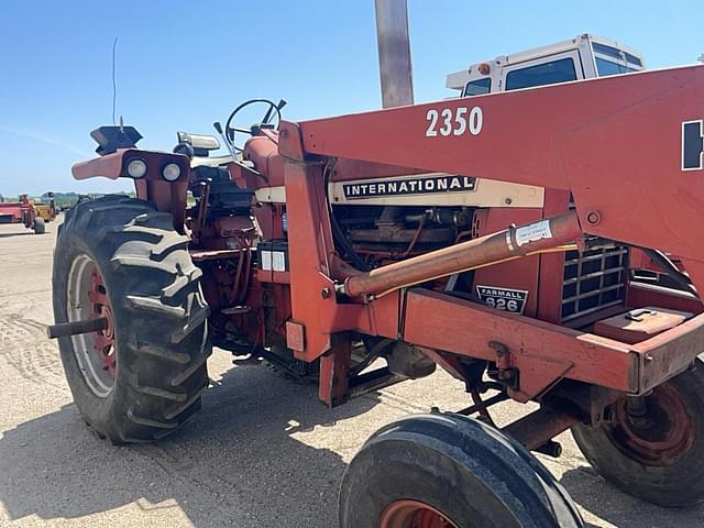 Image of International Harvester 826 equipment image 3