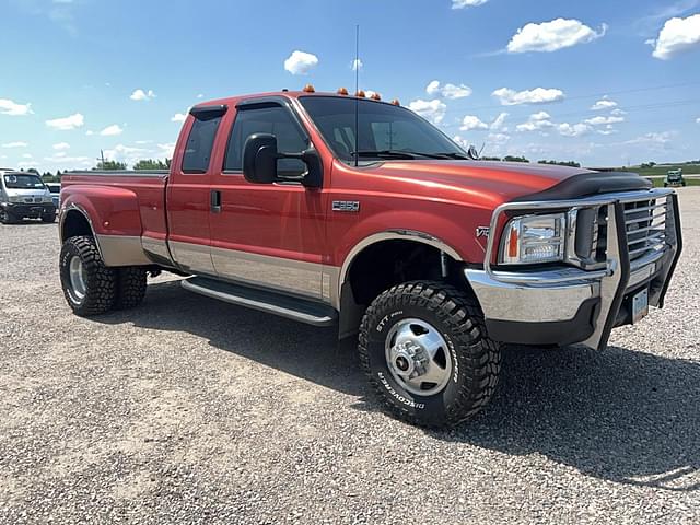 Image of Ford F-350 equipment image 4