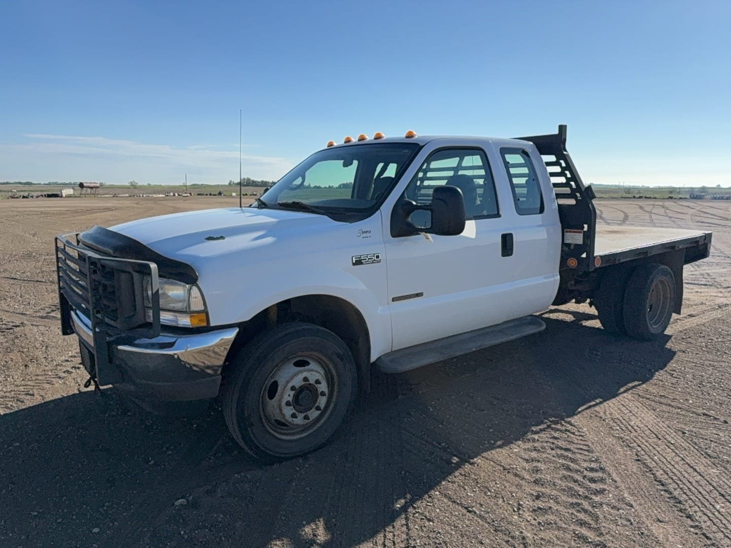 2002 Ford F-550 Equipment Image0