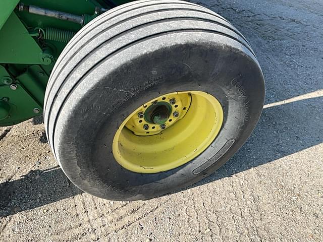 Image of John Deere 557 equipment image 4