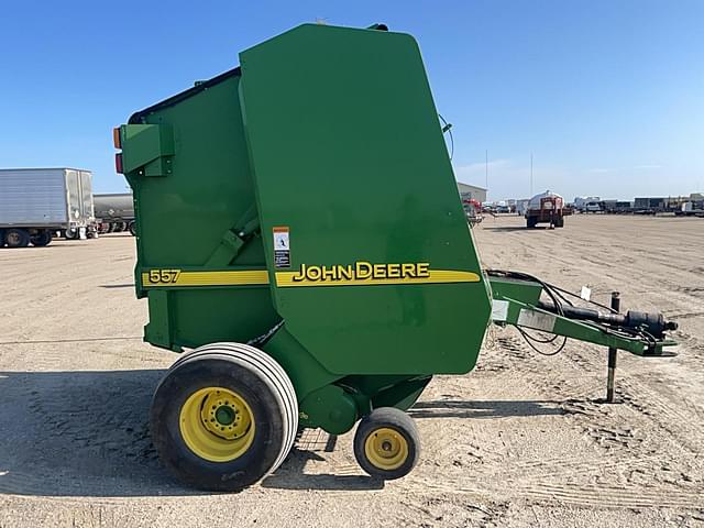 Image of John Deere 557 equipment image 1