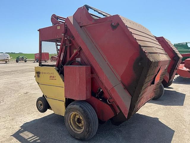 Image of New Holland 851 equipment image 1