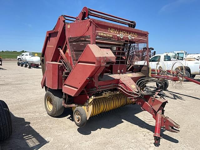Image of New Holland 851 equipment image 4