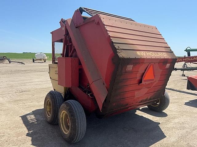 Image of New Holland 851 equipment image 1