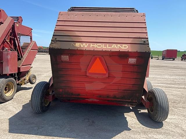 Image of New Holland 851 equipment image 2