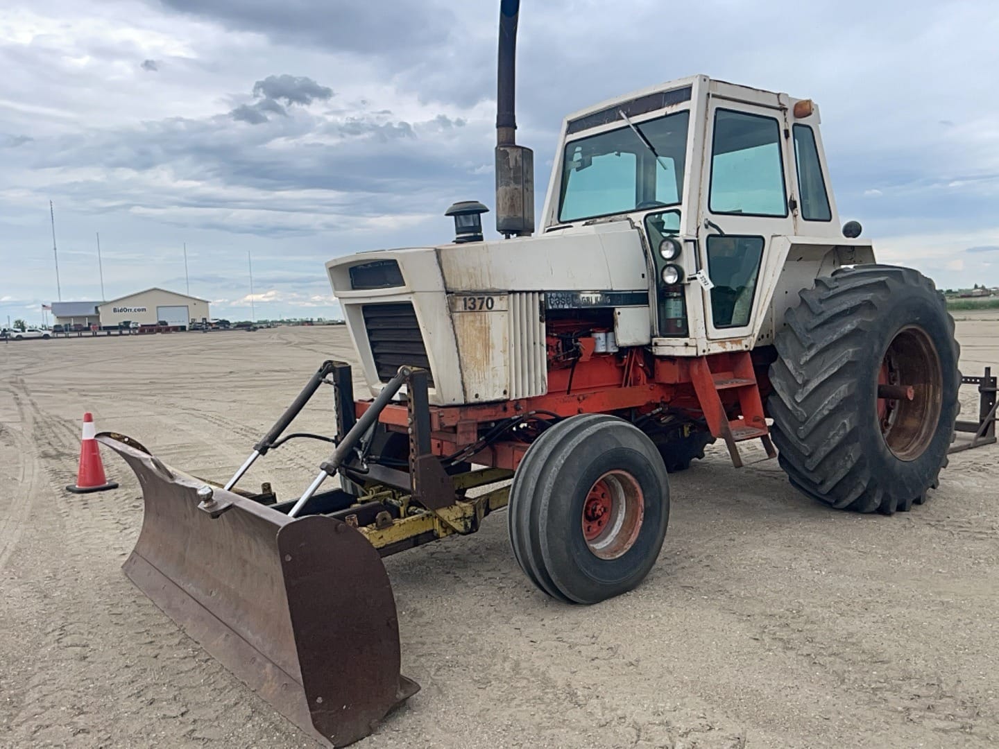 J.I. Case 1370 Equipment Image0