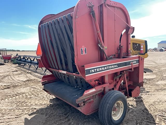 Image of International Harvester 2400 equipment image 3
