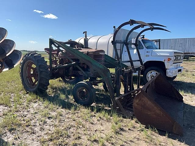 Image of Farmall M equipment image 3