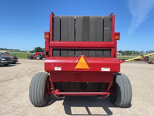 Image of New Holland BR7090 equipment image 2