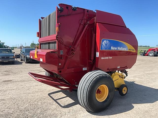 Image of New Holland BR7090 equipment image 3
