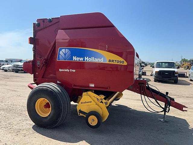 Image of New Holland BR7090 equipment image 4