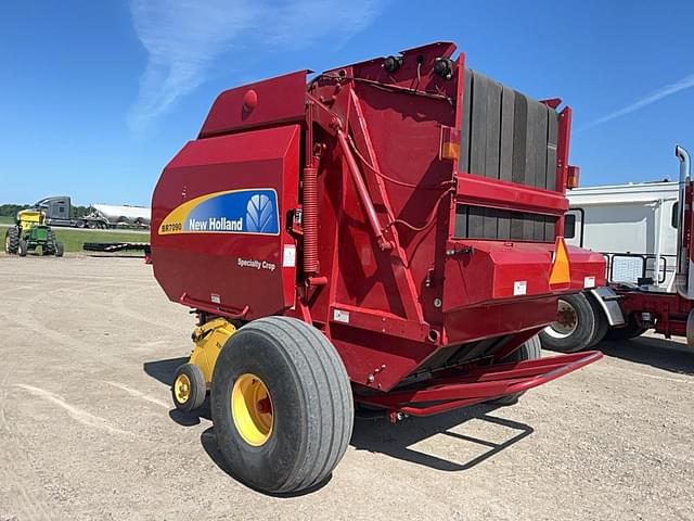 Image of New Holland BR7090 equipment image 1