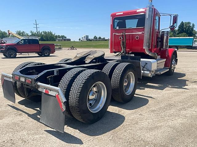 Image of Peterbilt 388 equipment image 4