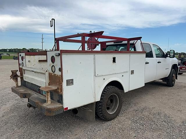 Image of Chevrolet 3500 equipment image 2